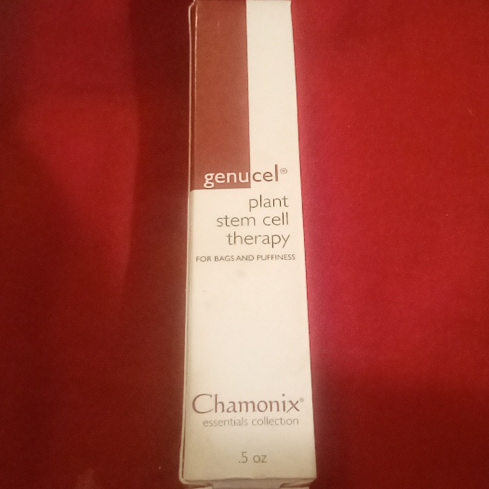 Charmonix Essential collectionGenucel plant stem cell therapy for bags/puffiness